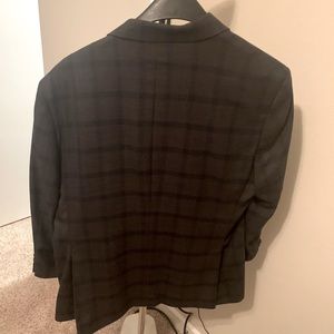 46 regular sport coat. Like new, just doesn’t fit anymore. Windowpane grey/navy